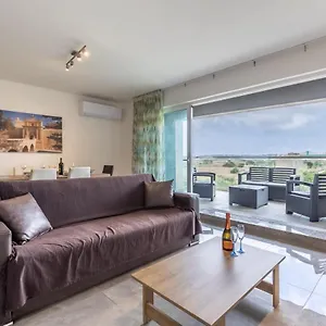  Appartamento 3 Bedroom - Walking Distance From Airport
