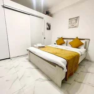 White 2 Appartamento Bucarest